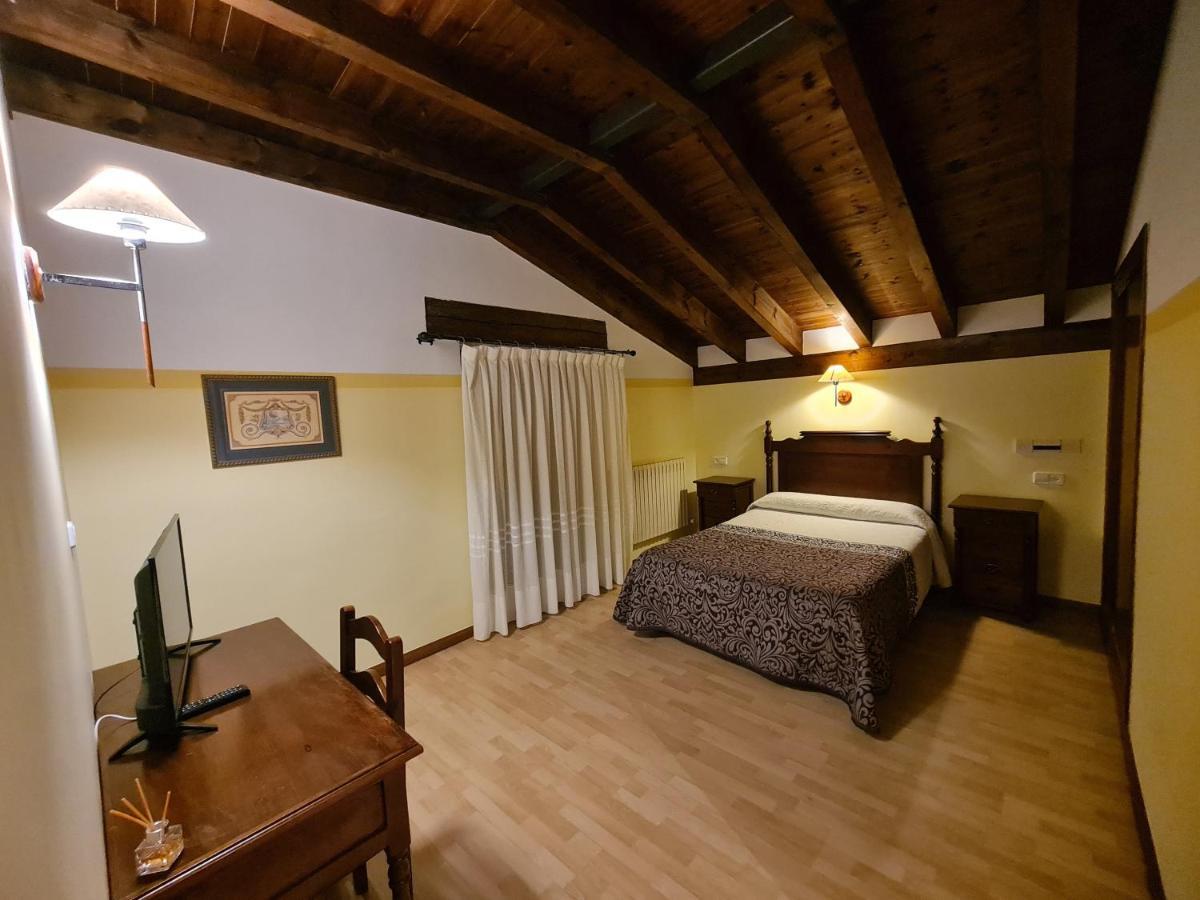 Hostal Las Nieves Salduero Exterior photo