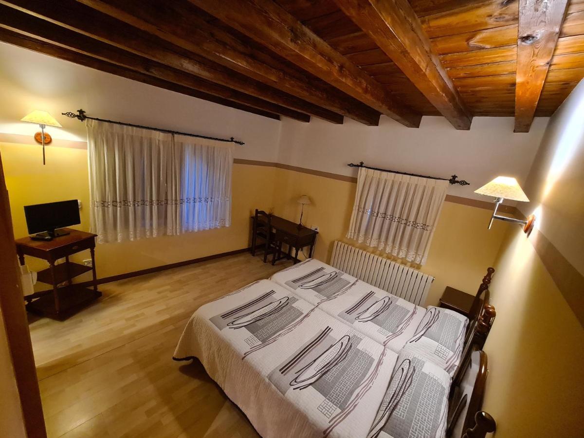 Hostal Las Nieves Salduero Exterior photo