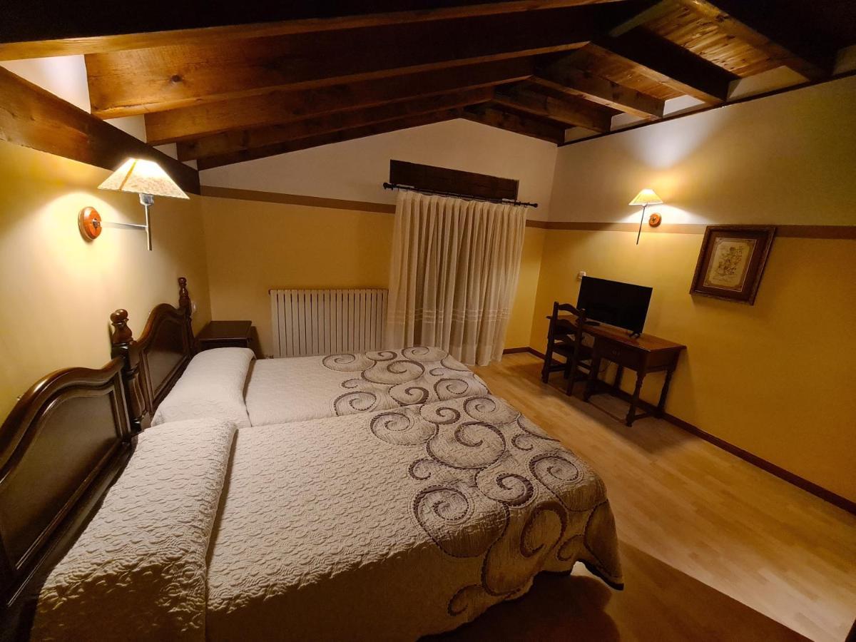 Hostal Las Nieves Salduero Exterior photo